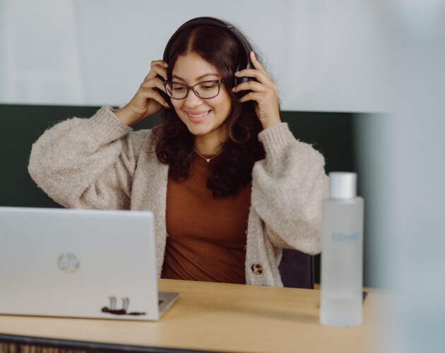 Trainee in an online meeting