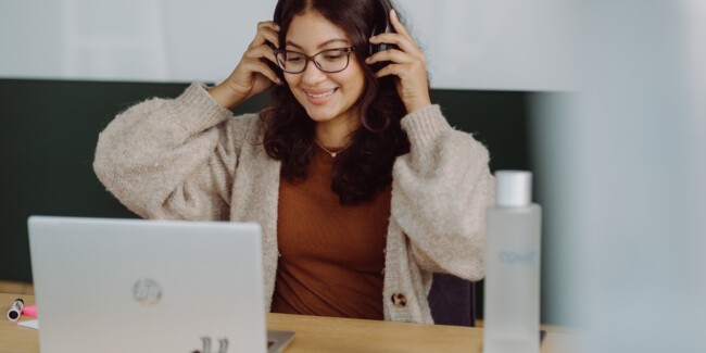 Trainee in an online meeting